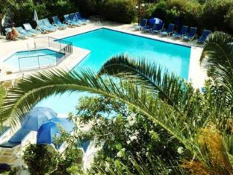 ฮิลล์ท็อป การ์เดน โฮเต็ล อพาร์ตเมนต์ Aparthotel Paphos ภายนอก รูปภาพ