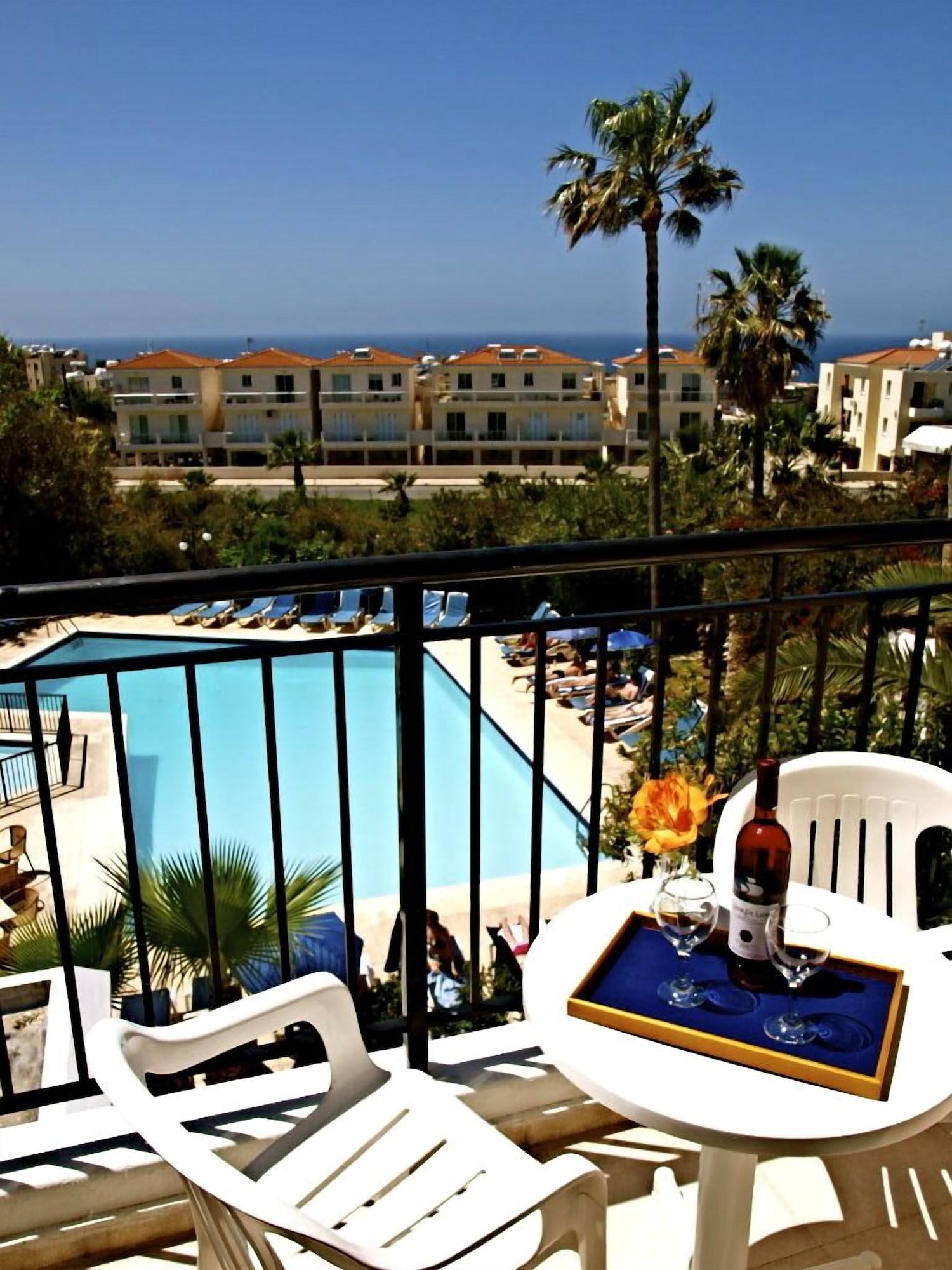 ฮิลล์ท็อป การ์เดน โฮเต็ล อพาร์ตเมนต์ Aparthotel Paphos ภายนอก รูปภาพ