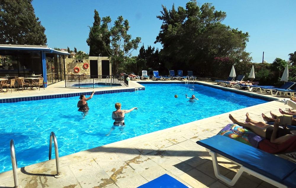 ฮิลล์ท็อป การ์เดน โฮเต็ล อพาร์ตเมนต์ Aparthotel Paphos ภายนอก รูปภาพ