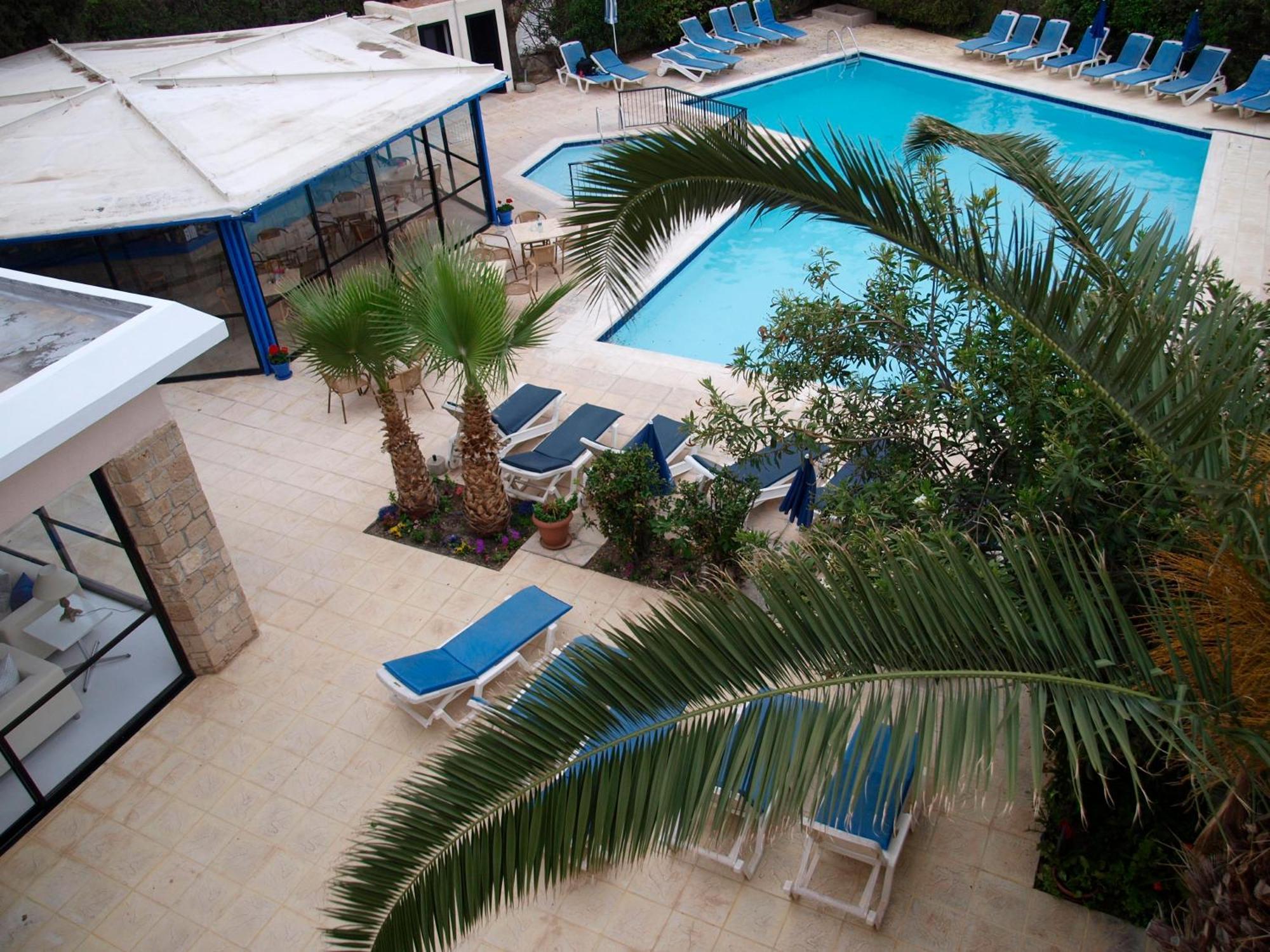ฮิลล์ท็อป การ์เดน โฮเต็ล อพาร์ตเมนต์ Aparthotel Paphos ภายนอก รูปภาพ