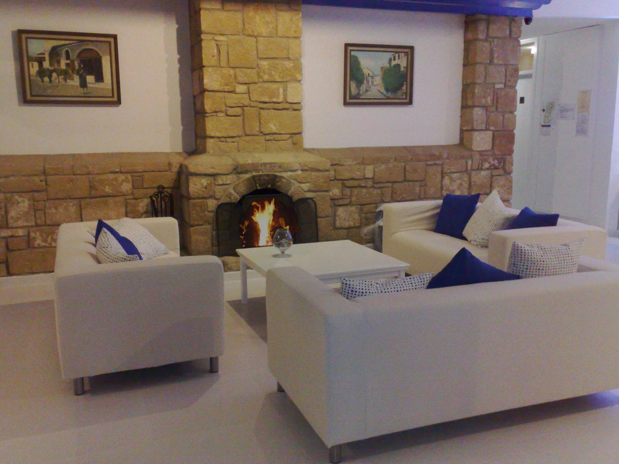 ฮิลล์ท็อป การ์เดน โฮเต็ล อพาร์ตเมนต์ Aparthotel Paphos ภายนอก รูปภาพ