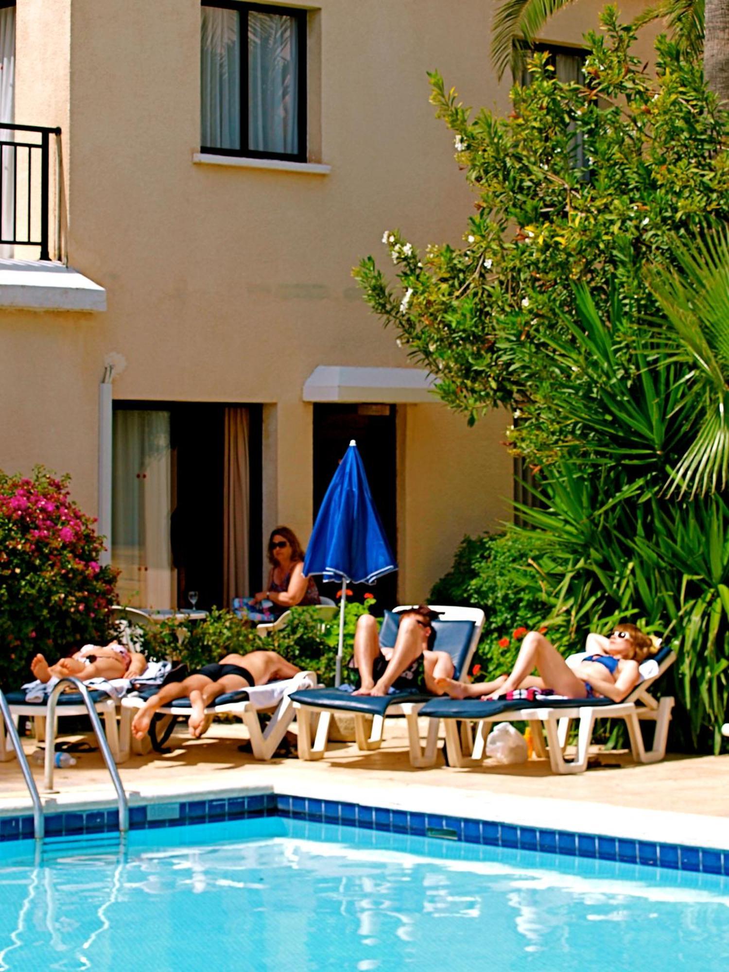 ฮิลล์ท็อป การ์เดน โฮเต็ล อพาร์ตเมนต์ Aparthotel Paphos ภายนอก รูปภาพ