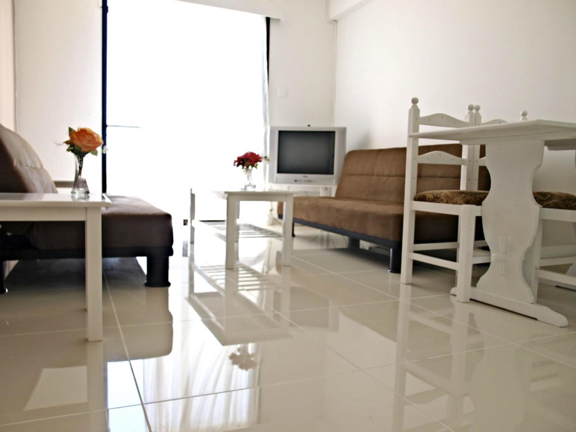 ฮิลล์ท็อป การ์เดน โฮเต็ล อพาร์ตเมนต์ Aparthotel Paphos ภายนอก รูปภาพ