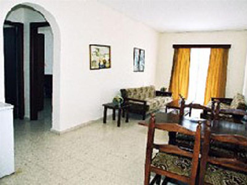 ฮิลล์ท็อป การ์เดน โฮเต็ล อพาร์ตเมนต์ Aparthotel Paphos ภายนอก รูปภาพ